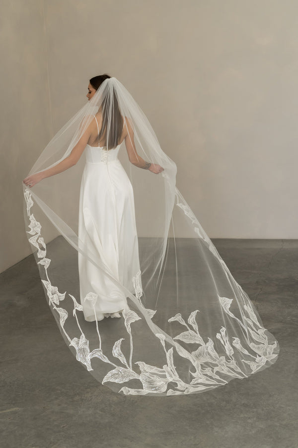 Lace appliques flowers cathedral veil, KUVSHV/V-2506