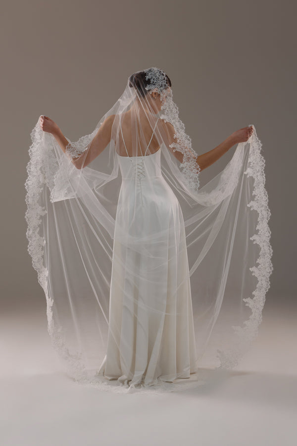 Mantilla lace trim bridal veil, V-2502