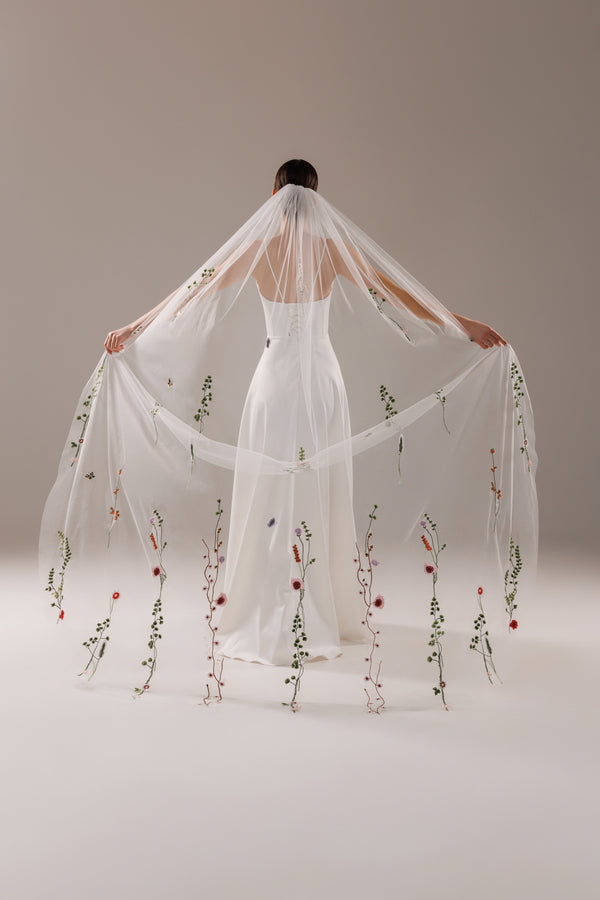 One layered lace ornament veil V-2554