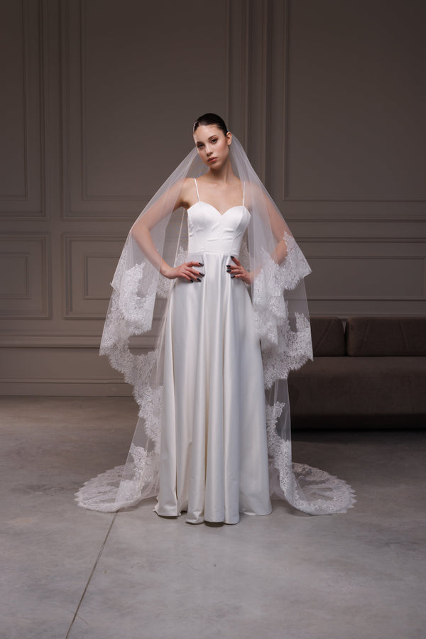 Two-layer cathedral veil with wide chantilly lace trim,V-2516