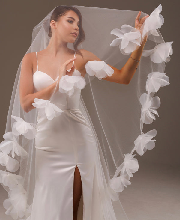 Big Flowered Buds Wedding Veil,  2L3DBFV/V-2513